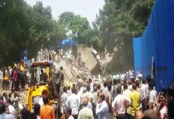 Mumbai Building Collapse In Ghatkopar मुंबई: घाटकोपर में गिरी बिल्डिंग, 12 की मौत, मलबे में फंसे कई लोग