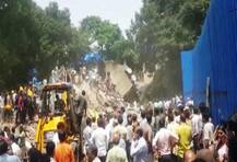 मुंबई: घाटकोपर में गिरी बिल्डिंग, 12 की मौत, मलबे में फंसे कई लोग