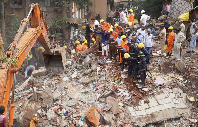 घाटकोपर हादसा: अबतक 17 मरे, बिल्डिंग का मालिक शिवसेना नेता गिरफ्तार