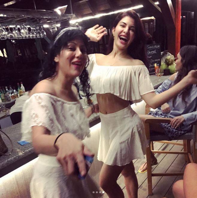 कैप्शन में जैकलीन ने वर्धा को अपनी सोल सिस्टर यानी अपने बेहद करीब बताया है. 