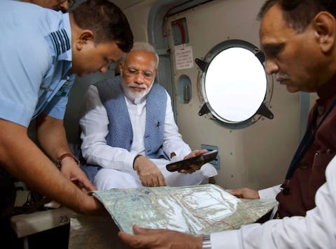 आधे हिंदुस्तान में बाढ़ का कहर, गुजरात में 75 मरे, मोदी ने किया हवाई सर्वेक्ष्ाण आधे हिंदुस्तान में बाढ़ का कहर, गुजरात में 75 मरे, मोदी ने किया हवाई सर्वेक्ष्ाण