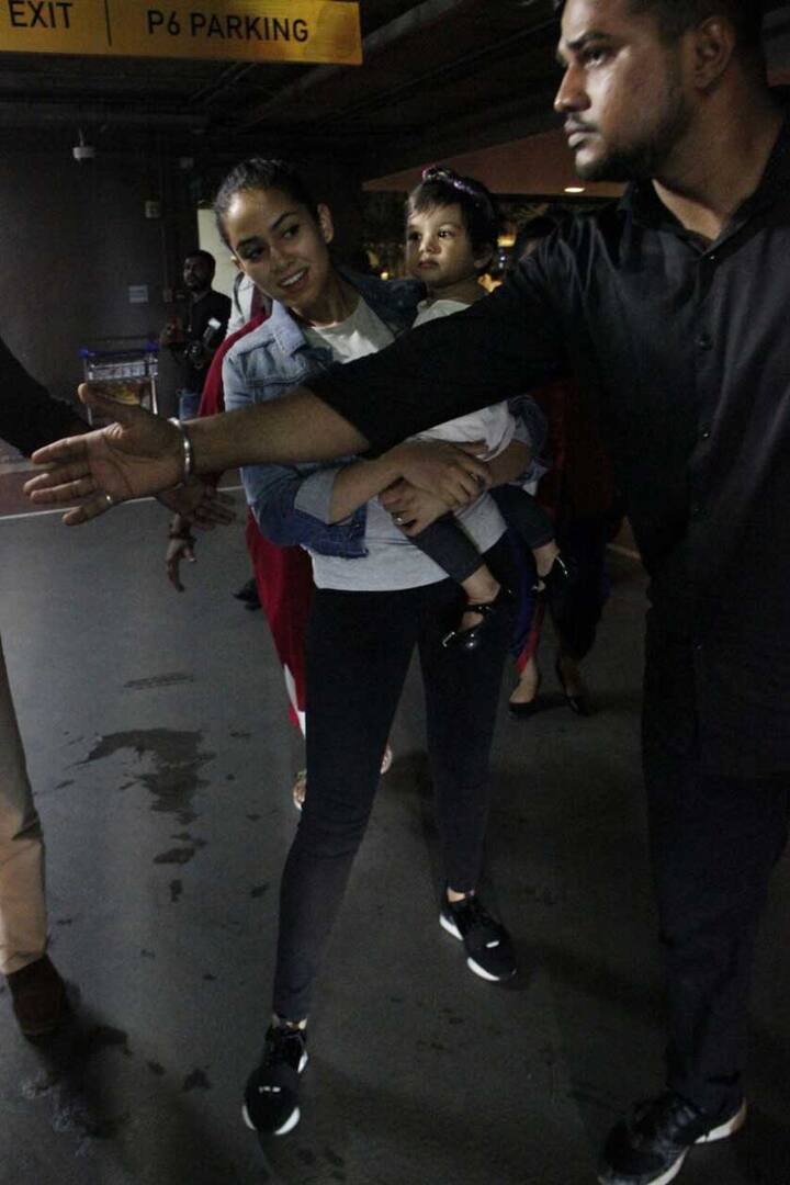 बेटी के साथ मीरा और शाहिद अक्सर ही नज़र जाते हैं. (Photo: Manav Mangalani)