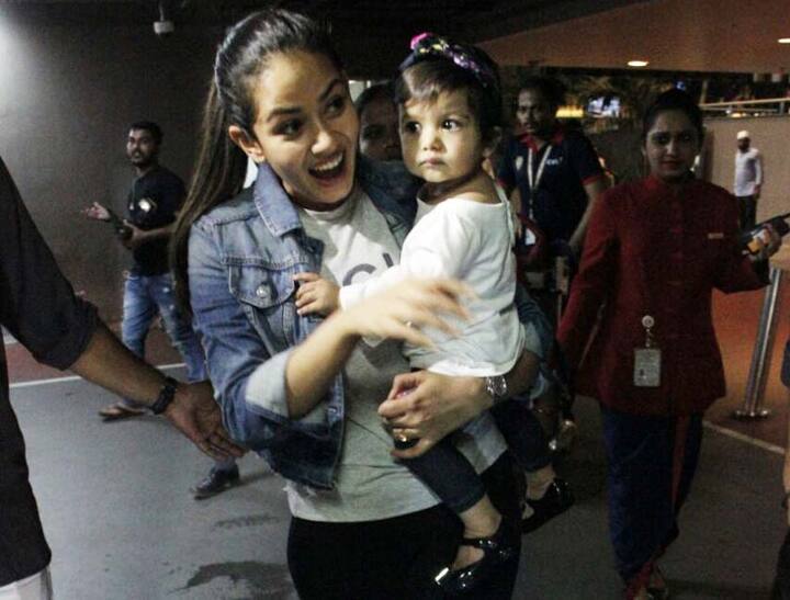 शाहिद को देखते ही मीरा की खुशी उनके चेहरे पर छलक उठी. (Photo: Manav Mangalani)