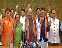 गुजरात: राज्यसभा के लिए  अमित शाह, ईरानी ने भरा नामांकन, अहमद पटेल की मुश्किलें बढ़ीं