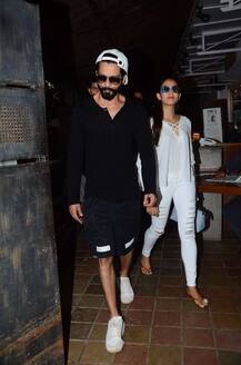 कैमरे में कैद हुए लंच करके लौट रहे मीरा और शाहिद