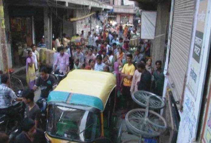 दिल्ली: पनीर के लिए बदमाशों ने दुकानदार के बेटे को पिलाया एसिड, हालत गंभीर