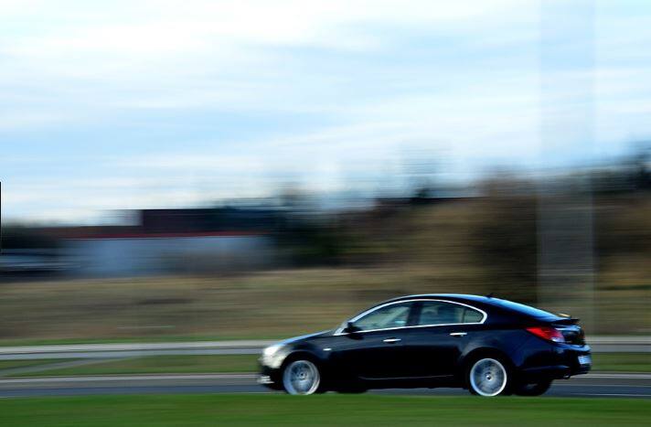 वैलिडिटी खत्म हो जाने के बाद ये लाइसेंस रिन्यू नहीं होता बल्कि आपको इसके लिए दोबारा आवेदन करना होता है. सभी स्टेप्स पूरे होने के बाद इंटरनेशनल ड्राइविंग लाइसेंस आपको 7 से लेकर 30 दिनों के अंदर मिल जाता है.