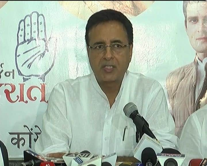 Bjp Abducting Congress Mlas In Gujarat Alleges Congress दो दिन में 6 विधायकों ने छोड़ी कांग्रेस, पार्टी का आरोप- 10-10 करोड़ में विधायक खरीद रही बीजेपी