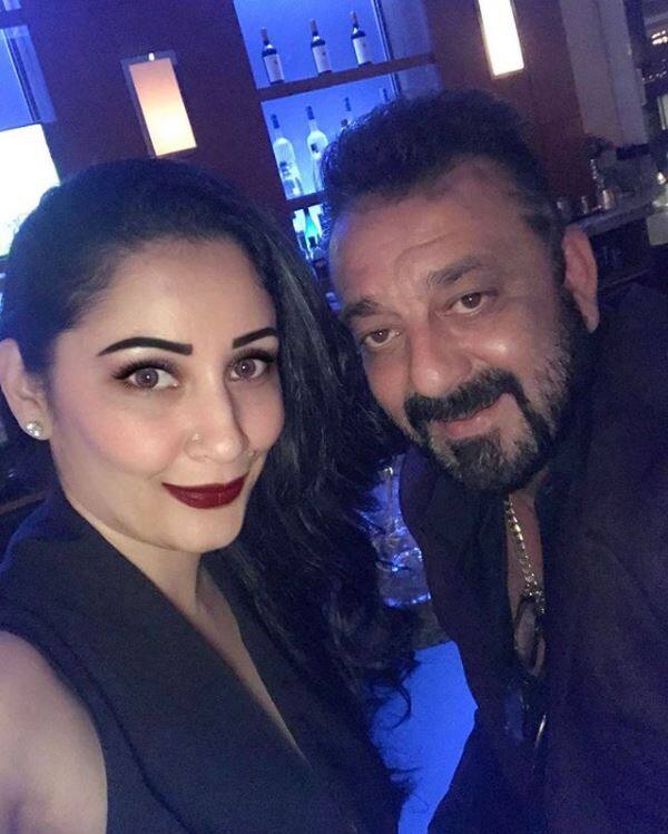 बॉलीवुड के दिग्गज अदाकार संजय दत्त का आज जन्मदिन है. इसी के साथ वे 58 साल के हो गए. इस मौके पर उनकी तीसरी पत्नी मान्यता दत्त ने उन्हें इंस्टाग्राम पर ये तस्वीर पोस्ट करके बधाई दी है. मान्यता लिखती हैं- मेरे प्यार, तुम्हारे साथ होने पर ज़िंदगी की सारी परेशानियां खत्म हो जाती है. 