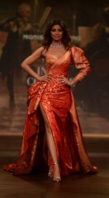 Couture Week: मोनिशा जयसिंह के डिज़ाइन में शिल्पा शेट्टी ने किया रैंप वॉक