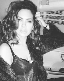 ईशा गुप्ता ने इंस्टा पर फिर मचाई सनसनी!