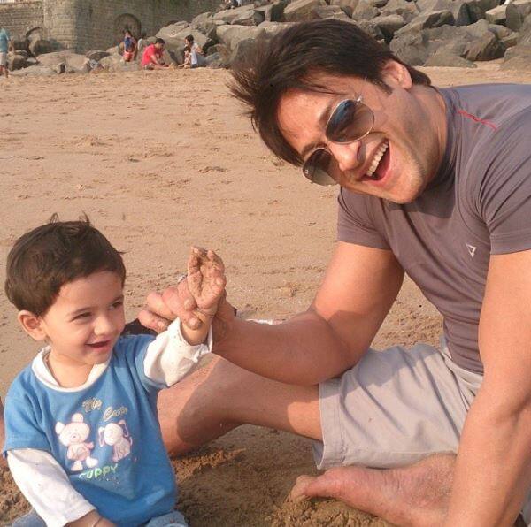 कुछ फैन जहां उनकी आत्मा की शांति के लिए दुआएं कर रहे हैं वहीं कुछ फैन लिख रहे हैं कि हम हमेशा आपको मिस करेंगे.