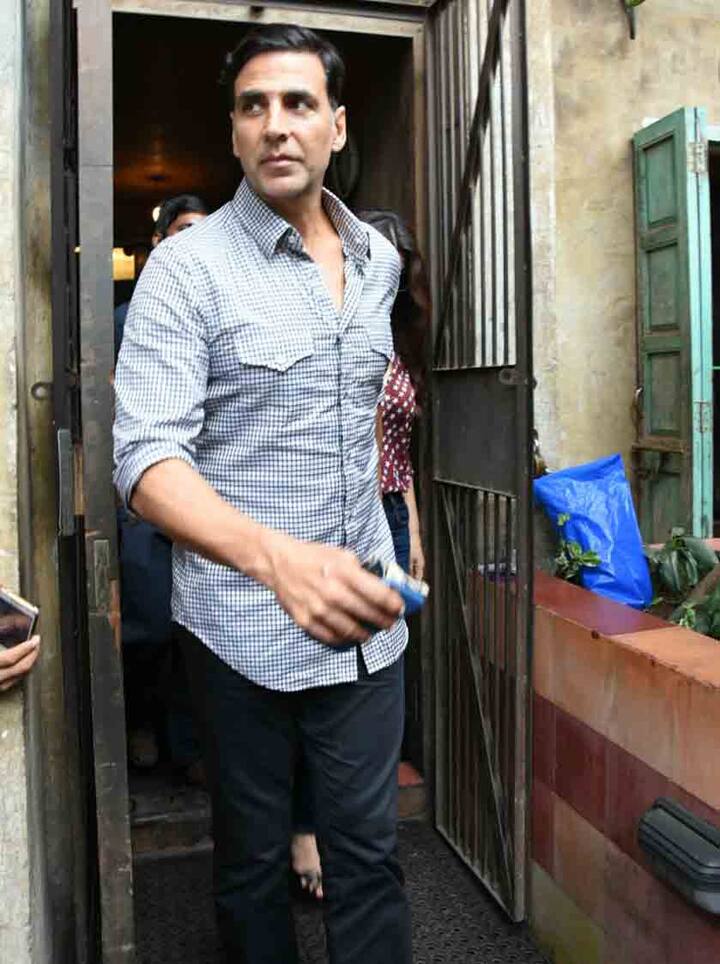इस डेट पर अक्षय कुमार चेक वाली शर्ट में पहुंचे जिसमें वो बहुत ही हैंडसम लग रहे थे. (Photo: Manav Mangalani)