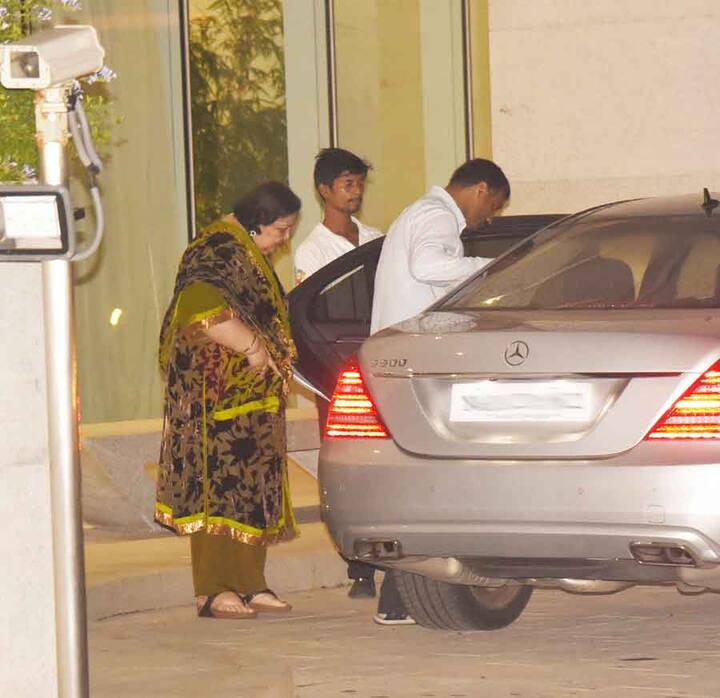 इस डिनर पर आदित्य चोपड़ा की मां पामेला चोपड़ा भी पहुंची थीं. (Photo: Manav Mangalani)