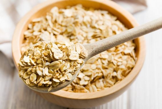 Oatmeal: স্ক্রাবার হিসেবে ওটমিল ব্যবহার করা যেতে পারে। এতে নানা সমস্যা দূর হবে। পাশাপাশি ত্বক পরিষ্কার হবে।