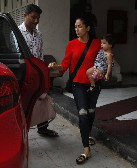 आपको बता दें कि पिछले साल अगस्त में मीरा ने बेटी मीशा को जन्म दिया था. उस समय मीरा का वजन काफी बढ़ गया था. लेकिन अब मीरा ने अपना वजन घटा लिया है 