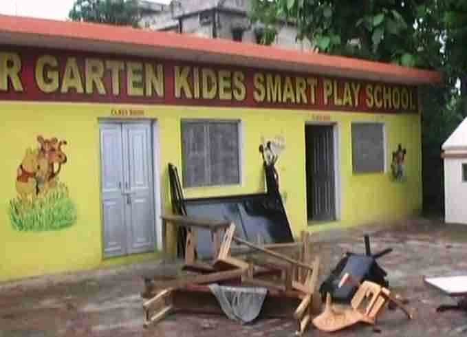 Uttar Pradesh Dabang Ruine School For Land Dispute In Gonda यूपी: गोंडा में बदमाशों ने प्ले स्कूल में की तोड़फोड़, BJP विधायक पर लगे आरोप