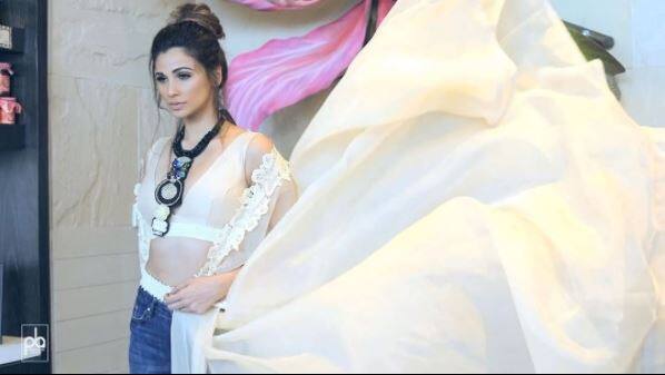 नीचे देखें उनके लेटेस्ट फ़ोटोशूट की वीडियो-     U saw the cover, Now watch the making! @praveenbhat @gngmagazine A post shared by Daisy (@shahdaisy) on Jul 31, 2017 at 3:24am PDT 