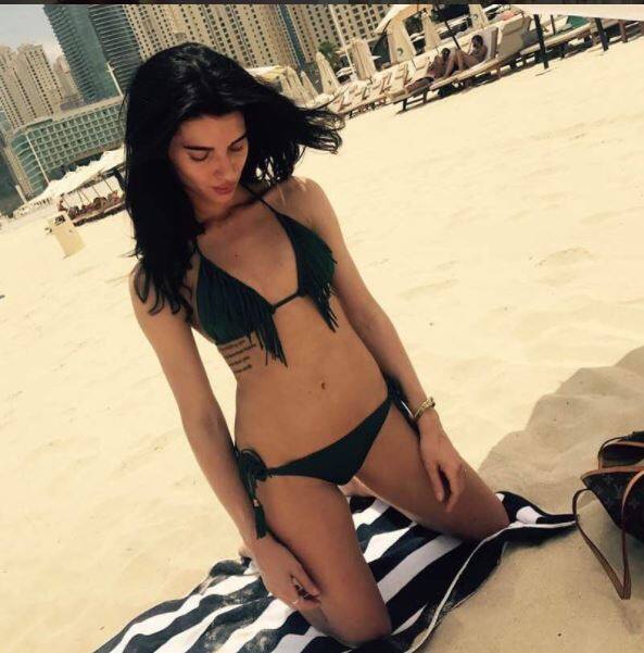 स्कारलेट इससे पहले 'आर राजकुमार' जैसी कई बॉलीवुड फिल्मों में नज़र आ चुकी हैं.