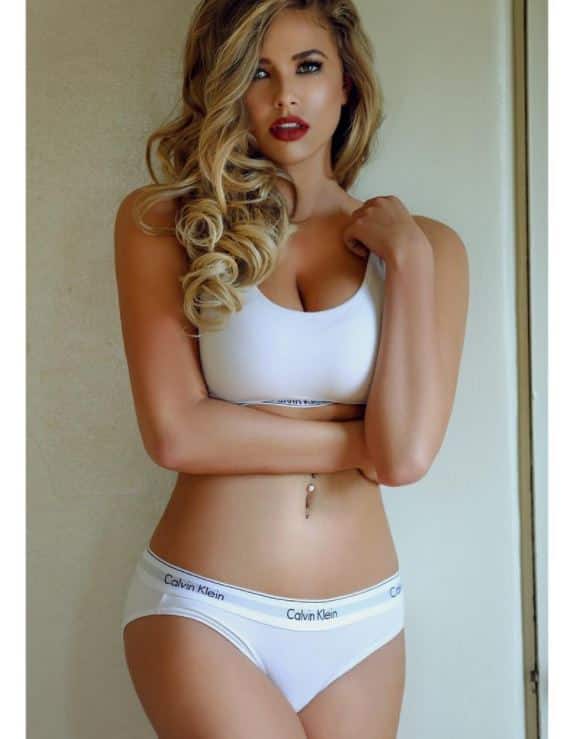   एंत्जे सोशल मीडिया पर काफी एक्टिव रहती हैं और अपनी तस्वीरों को अपने फैंस के बीच शेयर करती रहती हैं. 