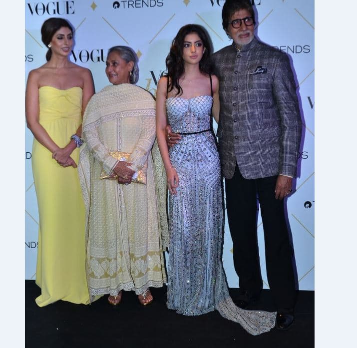 अमिताभ बच्चन, ऐश्वर्या राय बच्चन, जया बच्चन, श्वेता नंदा, नव्या नवेली.