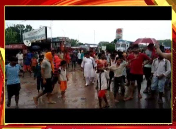 Bihar Cow Smuggler Brutally Beaten By Mob In Bhojpur District बिहार में भी गोरक्षकों की गुंडागर्दी, भोजपुर में बीफ ले जा रहे तीन लोगों की पिटाई