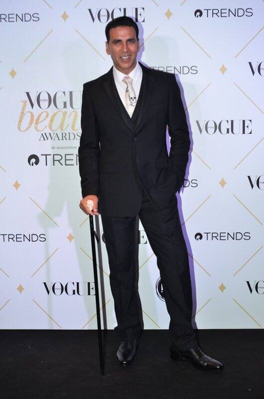 Most Beautiful Man Of The Decade का अवॉर्ड अक्षय कुमार को दिया गया. 