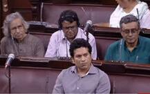 गैरहाजिरी पर विवाद के बाद आज पहली बार राज्यसभा पहुंचे सचिन तेंदुलकर