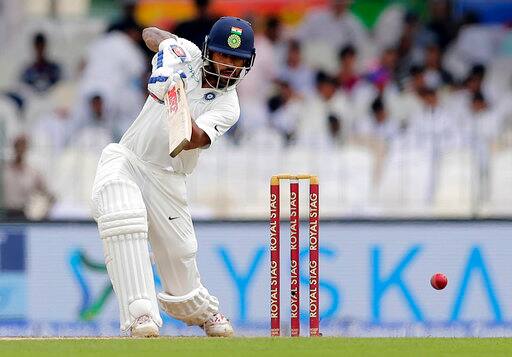 उन्होंने मौजूदा टेस्ट टीम का हिस्सा भारतीय ओपनर बल्लेबाज़ शिखर धवन को पीछे छोड़ ये रिकॉर्ड अपने नाम किया. शिखर धवन ने इंडिया ए के लिए कुल 1004 रन बनाए हैं.