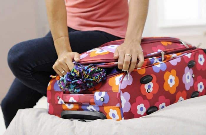 Monsoon Travel Packing Tips For The Monsoon Season मानसून के दौरान यात्रा के पहले यूं करें अपना बैग पैक