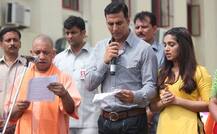 अक्षय कुमार और सीएम योगी ने ली स्वच्छता शपथ, यूपी में टैक्स फ्री हुई \'टॉयलेट- एक प्रेम कथा\'