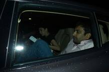 उनके बताए जा रहे प्रेमी के साथ कैमरे में कैद हुईं करिश्मा कपूर