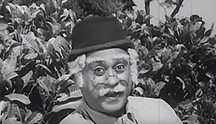 मशहूर अभिनेता अशोक कुमार उनके सबसे बड़े भाई थे. अशोक कुमार से छोटी उनकी बहन और उनसे छोटा एक भाई अनूप कुमार था. जब अनूप कुमार फिल्मों में अभिनेता के तौर पर स्थापित हो चुके थे, तब किशोर कुमार बच्चे थे.