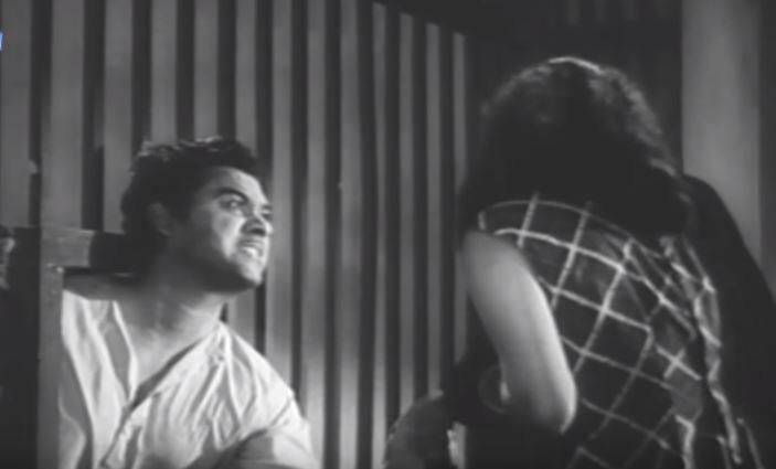 किशोर ने 1976 में अभिनेत्री योगिता बाली के साथ शादी की. लेकिन यह शादी भी ज्यादा दिन तक नहीं चल सकी. योगिता ने 1978 में उनसे तलाक लेकर मिथुन चकवर्ती के साथ सात फेरे लिए. वर्ष 1980 में उन्होंने चौथी और आखिरी शादी लीना चंद्रावरकर से की. उनके दो बेटे हैं. किशोर कुमार के फिल्मी करियर की शुरुआत एक अभिनेता के रूप में वर्ष 1946 में फिल्म ‘शिकारी’ से हुई. इस फिल्म में उनके बड़े भाई अशोक कुमार ने प्रमुख भूमिका निभाई थी. उन्हें पहली बार गाने का मौका मिला 1948 में बनी फिल्म ‘जिद्दी’ से. इस फिल्म में उन्होंने देव आनंद के लिए गाना गाया. वह के. एल. सहगल के बहुत-बड़े प्रशंसक थे, इसलिए उन्होंने यह गीत उनकी शैली में ही गाया.