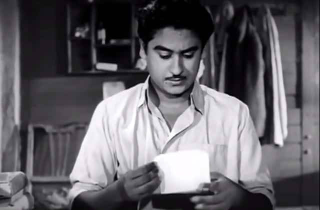 किशोर कुमार की आवाज राजेश खन्ना पर बेहद जमती थी. राजेश फिल्म निर्माताओं से किशोर से ही अपने लिए गीत गंवाने की गुजारिश किया करते थे. जब किशोर कुमार नहीं रहे तो राजेश खन्ना ने कहा था कि “मेरी आवाज चली गई.” राजेश के लिए उन्होंने ‘जिंदगी कैसी है पहेली हाय’, ‘मेरे सपनों की रानी कब आएगी तू’, ‘मैंने तेरे लिए ही सात रंग के सपने चुने’, ‘कही दूर जब दिन ढल जाए’, ‘जिंदगी प्यार का गीत है’, ‘अच्छा तो हम चलते हैं’, ‘अगर तुम न होते’, ‘चला जाता हूं’, ‘चिंगारी कोई भड़के’, ‘दीवाना लेके आया है’, ‘दिल सच्चा और चेहरा झूठा’, ‘दीये जलते हैं’, ‘गोरे रंग पे ना इतना’, ‘हमें तुमसे प्यार कितना’, ‘जय जय शिव शंकर’, ‘करवटे बदलते रहे सारी रात हम’, ‘कोरा कागज था ये मन मेरा’, ‘कुछ तो लोग कहेंगे’, ‘मेरे नैना सावन भादो’, ‘ओ मेरे दिल के चैन’, ‘प्यार दीवाना होता है’, ‘रूप तेरा मस्ताना’, ‘शायद मेरी शादी का ख्याल’,’ये जो मोहब्बत है’, ‘ये क्या हुआ’, ‘ये शाम मस्तानी’, ‘जिंदगी का सफर’ जैसे खूबसूरत नगमे गाए.