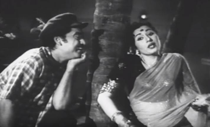 वर्ष 1980 में फिल्म ‘हजार राहे जो मुड़ के देखी’ के गीत ‘थोड़ी सी बेवफाई’ सहित वर्ष 1982 की फिल्म ‘नमक हलाला’ के गाने ‘पग घुंघरू बांध मीरा नाची थी’ के लिए भी फिल्मफेयर पुरस्कार से सम्मानित किया गया था. 1983 में फिल्म ‘अगर तुम ना होते’ के गीत ‘अगर तुम ना होते’ के लिए, वर्ष 1984 में फिल्म शराबी के सुपरहिट गीत ‘मंजिले अपनी जगह है’ सहित वर्ष 1985 की फिल्म ‘सागर’ के ‘सागर किनारे दिल ये पुकारे’ के लिए किशोर को फिल्मफेयर पुरस्कार से सम्मानित किया गया था.