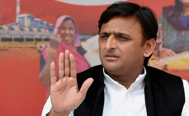 'ट्रक चोरी’ करने वाले सुल्तान को अखिलेश ने ऑफ़िस में ही रोक दिया Former MLA Sultan beg did not join Samajwadi party 'ट्रक चोरी’ करने वाले सुल्तान को अखिलेश ने ऑफ़िस में ही रोक दिया