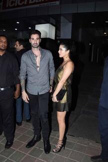 कैमरे में कैद हुईं पति के साथ डिनर करके लौट रहीं सनी लियोनी