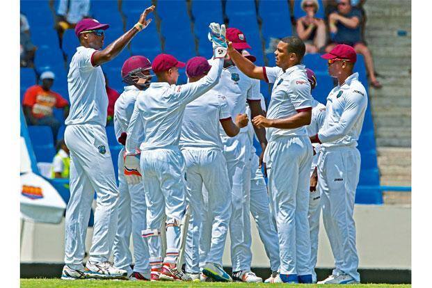 इससे पहले साल 1986 में वेस्टइंडीज़-इंग्लैंड के बीच मुकाबले में एक पारी में सभी 10 साझेदारियां 20 या उससे अधिक रनों की हुई थी.