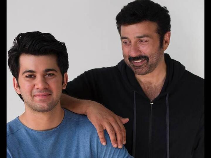  90 के दशक में बॉलीवुड में अपनी बेजोड़ एक्टिंग से दर्शकों का दिल जीतने वाले सनी देओल के बेटे करण देओल आज कल चर्चाओं में हैं. बता दें कि करण ‘पल-पल दिल के पास’ फिल्म के साथ बॉलीवुड में डेब्यू करने जा रहे हैं. वहीं इस फिल्म को उनके पिता सनी देओल ही डायरेक्ट कर रहे हैं. फिल्म के कुछ भाग की शूटिंग हिमाचल के मनाली में पूरी हो चुकी है. इस एक्शन-रोमेंस फिल्म में करण के अपोजिट 18 साल की सहर बांबा नजर आएंगी. हाल ही में दोनों को एक इवेंट में स्पॉट किया गया.
