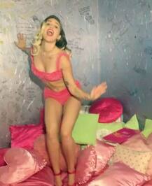 मशहूर सिंगर माइली साइरस ने इंस्टा पर शेयर की ताजा तस्वीरें, जिन्हें खूब पसंद किया जा रहा है