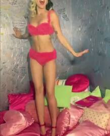 मशहूर सिंगर माइली साइरस ने इंस्टा पर शेयर की ताजा तस्वीरें, जिन्हें खूब पसंद किया जा रहा है