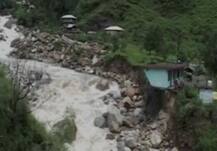 हिमाचल प्रदेश: कुल्लू में बादल फटने से एक बच्चे समेत दो की मौत, सड़कों को भारी नुकसान