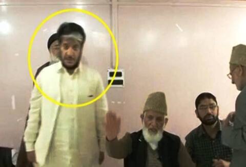 शब्बीर शाह मामला: ED ने असलम वानी को गिरफ्तार किया, शाह की पत्नी से भी पूछताछ शब्बीर शाह मामला: ED ने असलम वानी को गिरफ्तार किया, शाह की पत्नी से भी पूछताछ