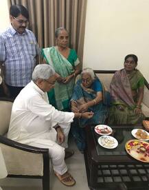 IN PICS: बिहार के सीएम नीतीश, लालू के परिवार ने मनाया रक्षाबंधन