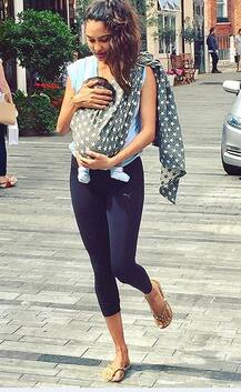 वर्ल्ड ब्रेस्ड फीडिंग वीक: लीजा हेडन ने पोस्ट की ब्रेस्ट फीड़िंग की तस्वीर