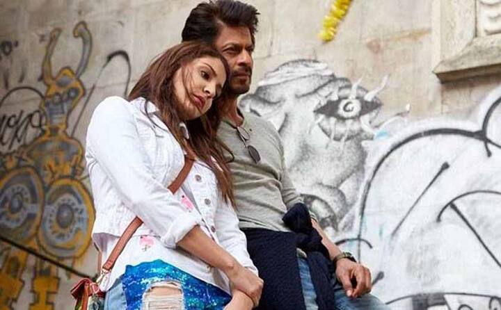 बता दें कि रविवार को इस फिल्म ने घरेलू बॉक्स ऑफिस पर 15.50 करोड़ रुपये की कमाई की लेकिन वहीं रक्षा बंधन के दिन इस फिल्म की कमाई आधी हो गई. छुट्टी होने के बावजूद ये फिल्म रक्षा बंधन यानी सोमवार के दिन सिर्फ 7.15 करोड़ की कमाई कर पाई.