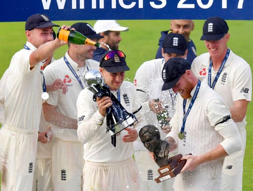 इंग्लैंड और साउथ अफ्रीका के बीच हुई चार टेस्ट मैचों की सीरीज़ में इंग्लैंड ने 19 सालों के बाद अपने घर में फतह हासिल की है. इंग्लैंड ने अफ्रीकी टीम को चौथे और आखिरी टेस्ट में 177 रनों से हराकर सीरीज पर 3-1 से कब्जा कर लिया है.