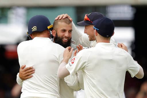 आपको बता दें कि मोईन अली ने 4 मैचों की इस टेस्ट सीरीज में बल्लेबाजी करते हुए 252 रन बनाए, वहीं गेंदबाजी में भी कमाल का प्रदर्शन दिखाते हुए उन्होंने 25 विकेट अपने नाम कर लिए.