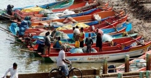 49 Indian Fishermen Arrested By Sri Lankan Navy Tn Cm Writes To Pm Modi गोलीबारी करके गिरफ्तार किए गए 49 भारतीय मछुआरे, सीएम की मोदी से गुहार